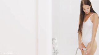 Beautiful Girl Vanessa Angel Masturbating in the Bathtub